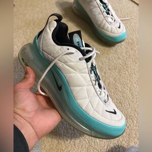 Nike women’s size 10 authentic excellent condition